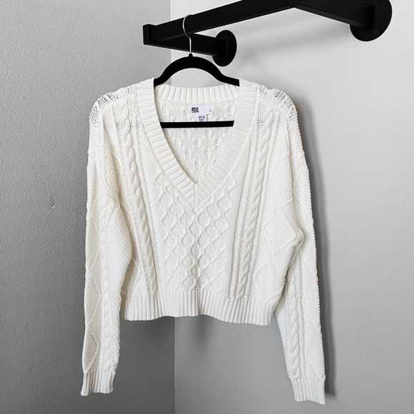 Cable Knit V Neck Womens White Sweater NWOT - Picture 4 of 4